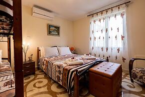 Luxury 5 Bedroom Villa With Private Pool, Paphos Villa 1411