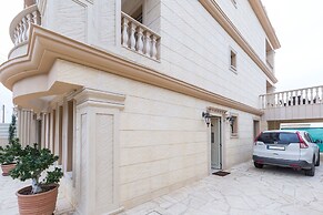 Imagine Renting Your Own 5-star Private Cyprus Villa on the Beach, Pap