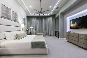 Beautiful Mansion With Private Pool, Close to Disney, Orlando Mansion 