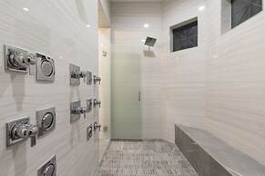 Beautiful Mansion With Private Pool, Close to Disney, Orlando Mansion 