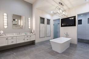 Beautiful Mansion With Private Pool, Close to Disney, Orlando Mansion 