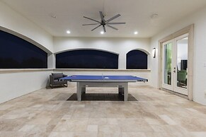 Beautiful Mansion With Private Pool, Close to Disney, Orlando Mansion 