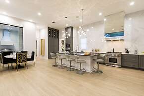 Beautiful Mansion With Private Pool, Close to Disney, Orlando Mansion 