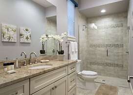 Beautiful Signature Villa With Private Pool, Close to Disney, Orlando 