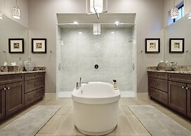 Beautiful Signature Villa With Private Pool, Close to Disney, Orlando 