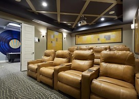 Beautiful Signature Villa With Private Pool, Close to Disney, Orlando 