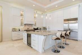 Beautiful Mansion With Private Pool, Close to Disney, Orlando Mansion 