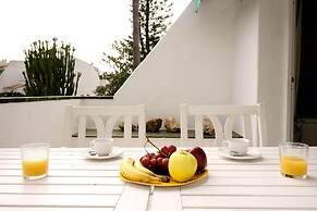 Suitur beachfront duplex with pool and sea views