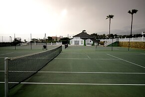 Suitur beachfront duplex with pool and sea views