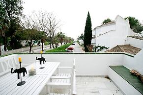 Suitur beachfront duplex with pool and sea views