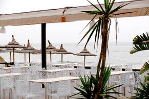 Suitur beachfront duplex with pool and sea views