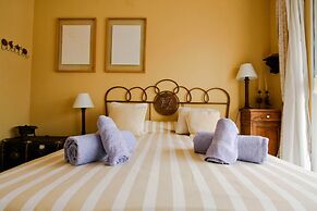 Suitur beachfront duplex with pool and sea views