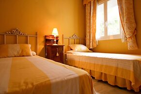 Suitur beachfront duplex with pool and sea views