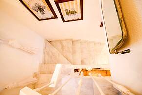 Suitur beachfront duplex with pool and sea views