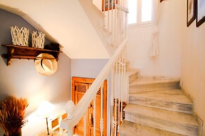 Suitur beachfront duplex with pool and sea views