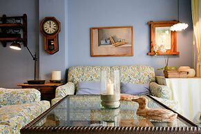 Suitur beachfront duplex with pool and sea views