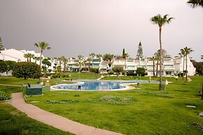 Suitur beachfront duplex with pool and sea views