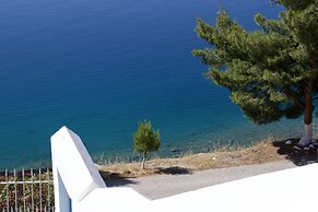 Grand Bleu Apartments & Villas