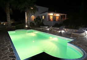 Grand Bleu Apartments & Villas