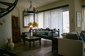 Grand Bleu Apartments & Villas