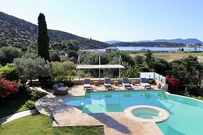 Grand Bleu Apartments & Villas