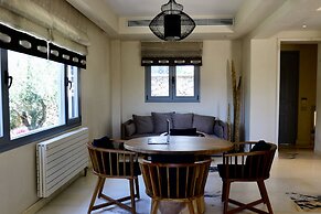 Grand Bleu Apartments & Villas