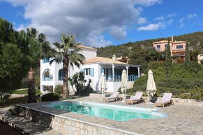 Grand Bleu Apartments & Villas