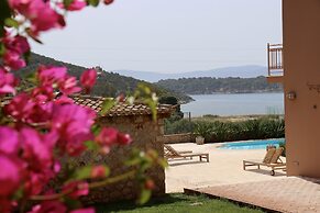 Grand Bleu Apartments & Villas