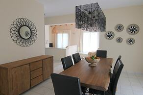 Grand Bleu Apartments & Villas