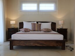 Grand Bleu Apartments & Villas