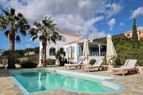 Grand Bleu Apartments & Villas