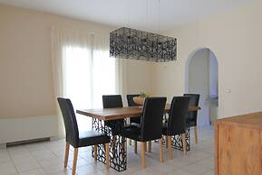 Grand Bleu Apartments & Villas