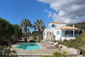 Grand Bleu Apartments & Villas