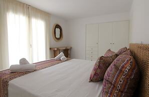 Grand Bleu Apartments & Villas