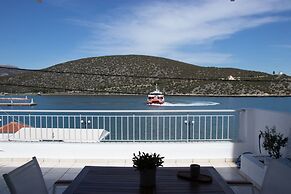 Grand Bleu Apartments & Villas