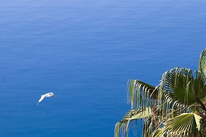 Grand Bleu Apartments & Villas