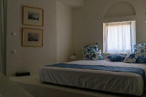 Grand Bleu Apartments & Villas