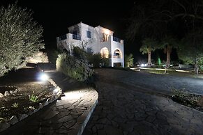 Grand Bleu Apartments & Villas