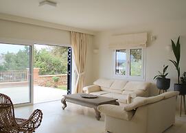 Grand Bleu Apartments & Villas