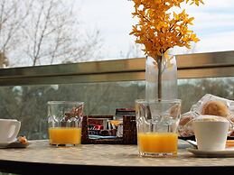 Suitur beach apartment with pool