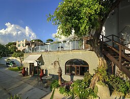 Room in B&B - Ischia, 1 Relaxing Doubles Hotel Imperamare