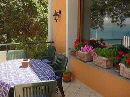Holiday House for 9 Persons