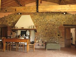 la Casa - Agriturismo With Pool Between Siena and Grosseto
