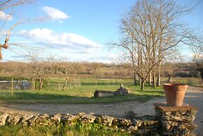 Silence and Relaxation for Families and Couples in the Countryside of 