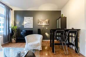 StayPlus Comfy 1BR Apt - Hip Area