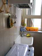 Room-michelangelo House, Mono