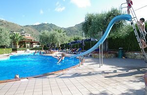 Spacious Apartment for 4 People in Residence