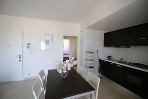 Apartment 30 Meters From the sea With 6 Beds With Full sea View