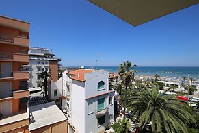 Apartment 30 Meters From the sea With 6 Beds With Full sea View