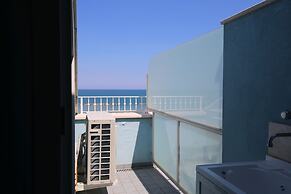 Apartment 30 Meters From the sea With 6 Beds With Full sea View